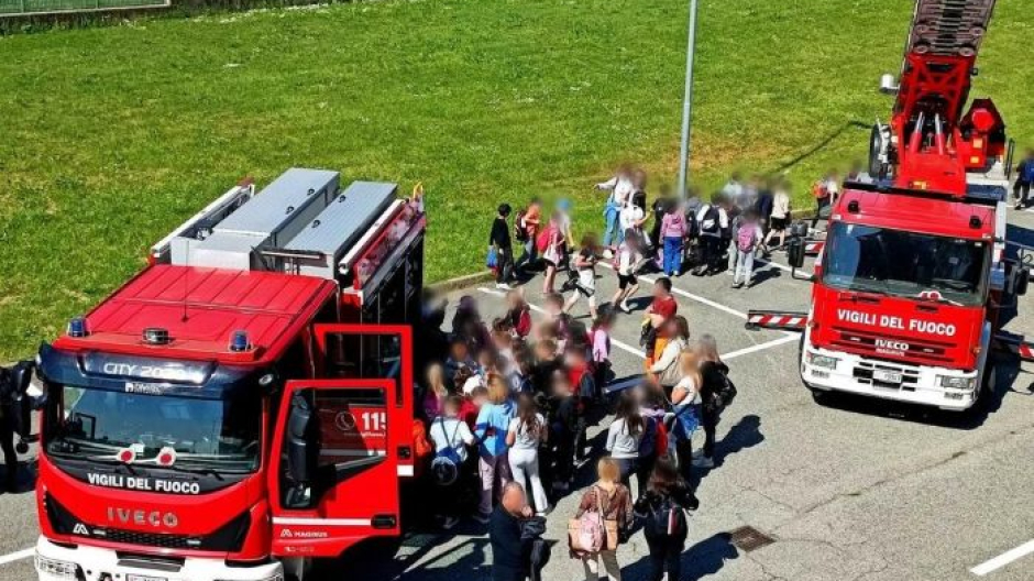 Bambini visitato il comando provinciale dei vigili del fuoco di Biella